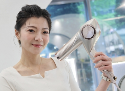 恆隆行代理日本 ReFa 美髮新品：智能感應控溫吹風機與離子夾正式在台上市